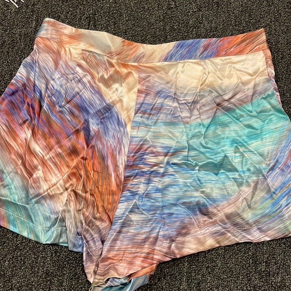 Brand new silk multi color button shorts size small - Picture 5 of 5